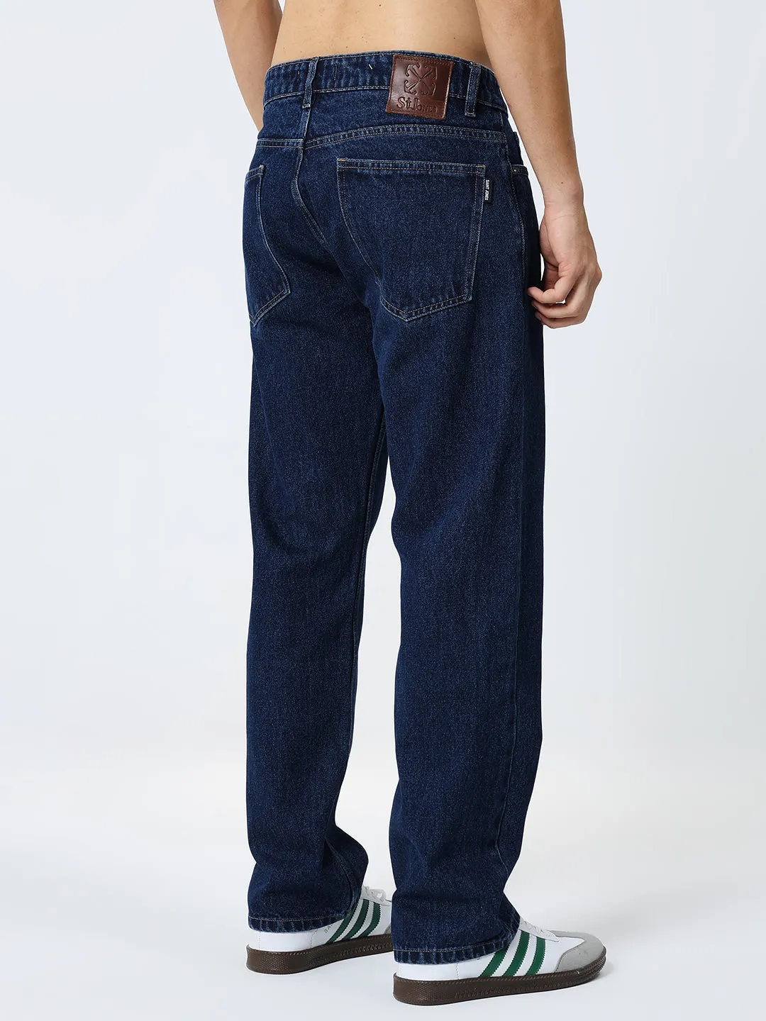 BLUE LOOSE JEANS.
