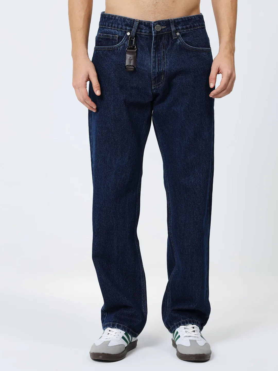 BLUE LOOSE JEANS.