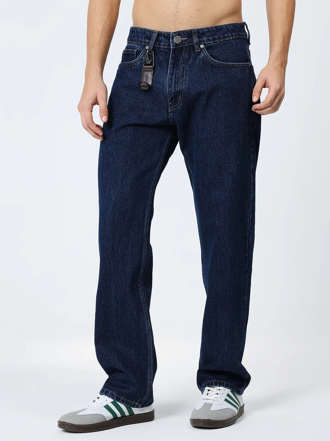 BLUE LOOSE JEANS.