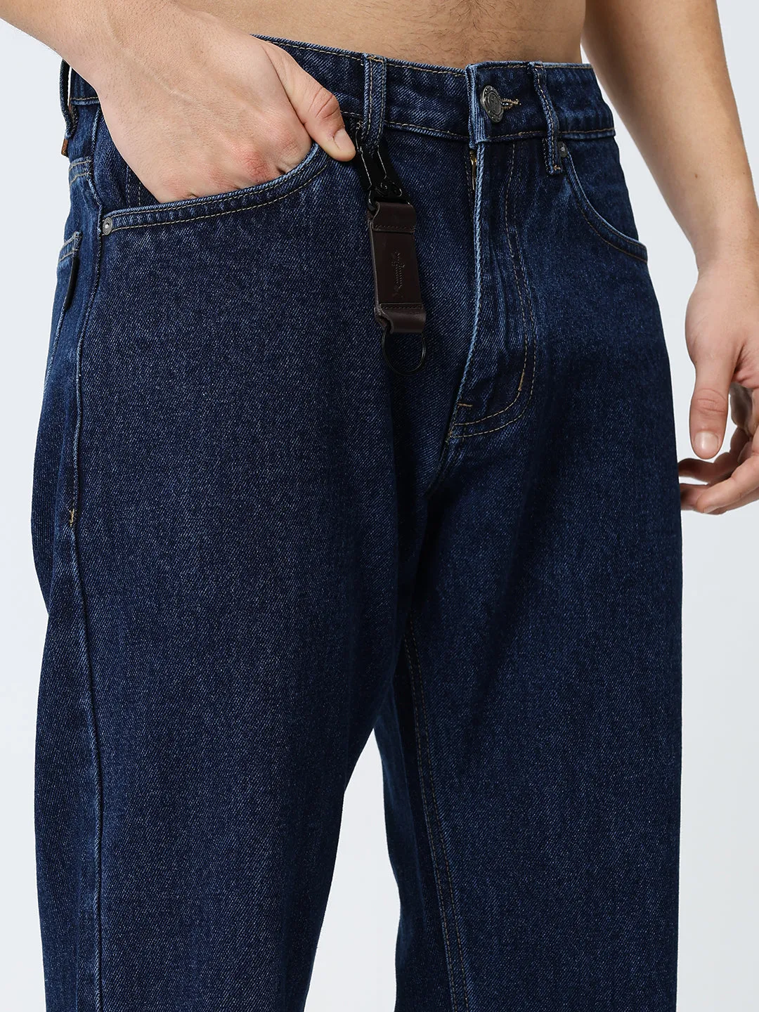 BLUE LOOSE JEANS.