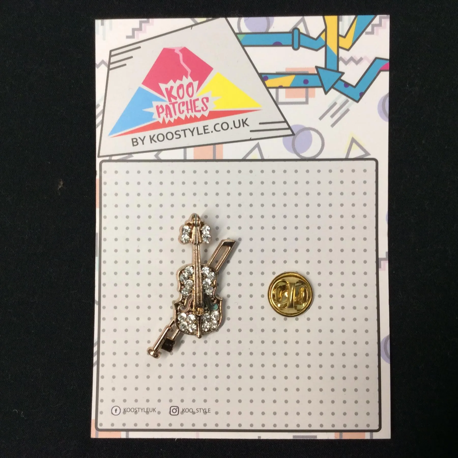 MP0108 - Gold Musical Violin Metal Pin Badge