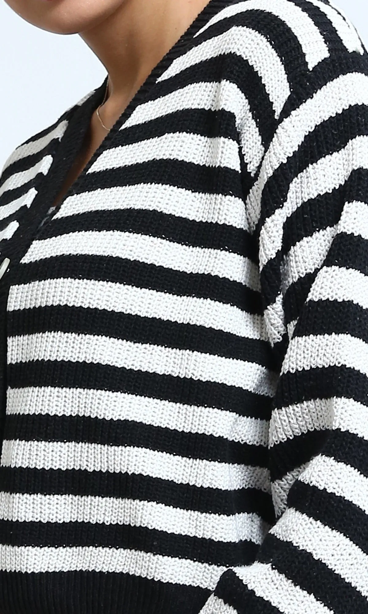 O200308 - Feminine Striped Knitted Cardigan - Black & White