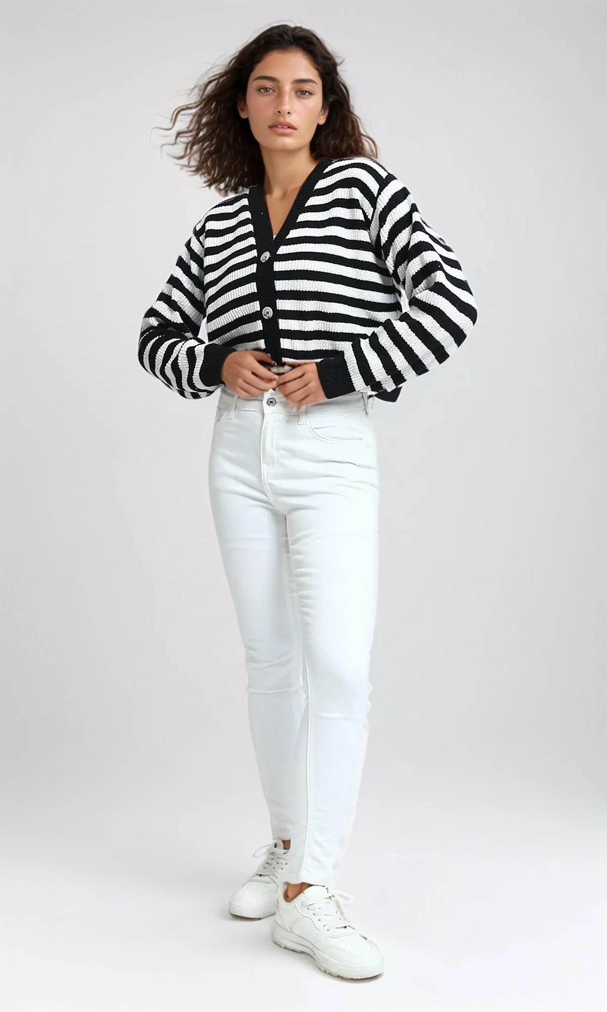 O200308 - Feminine Striped Knitted Cardigan - Black & White